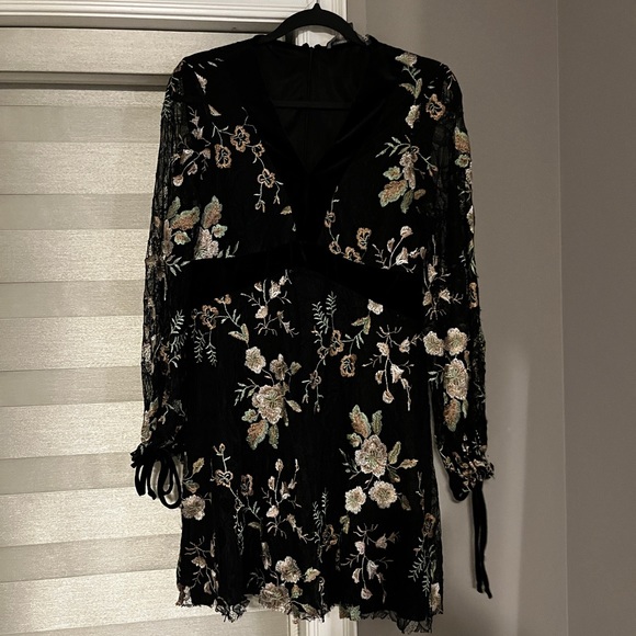 Black floral flowy dress - Picture 1 of 4